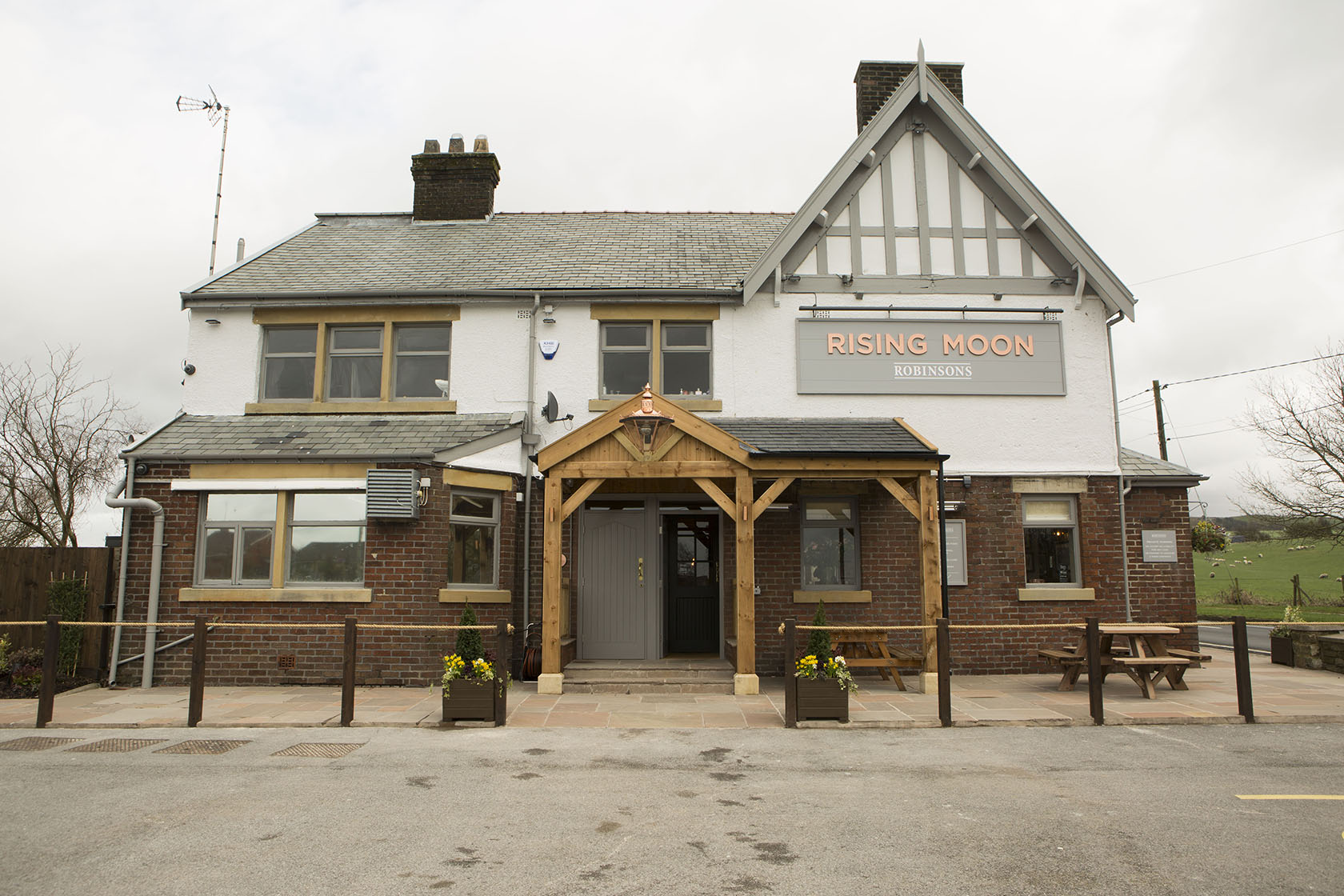 The Rising Moon A Great Robinsons Pub In Matley